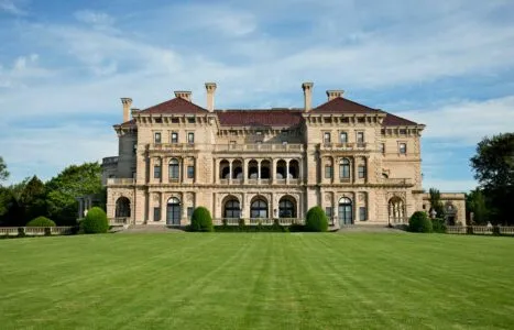 A photograph of The Breakers. This image links to a webpage with information about accessibility at the mansion.