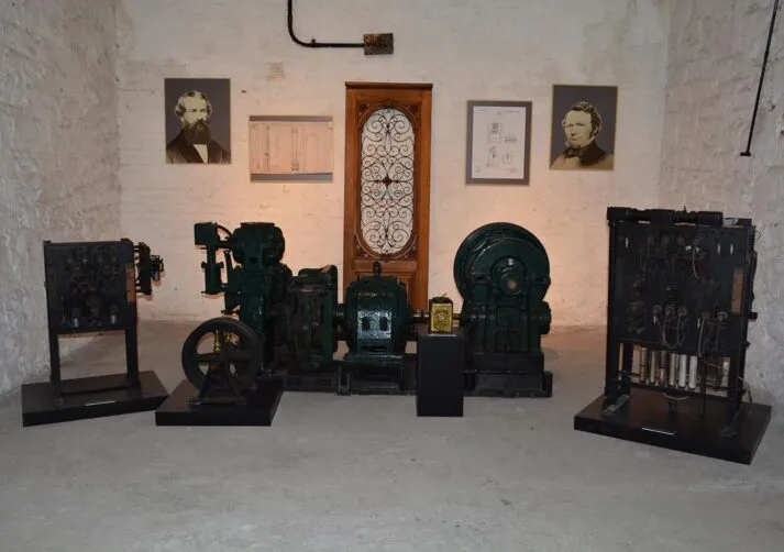 BeneathTheBreakersCarousel7