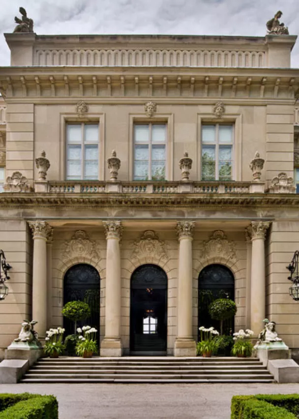 A photograph of The Elms. This image links to a webpage with information about accessibility at the mansion.