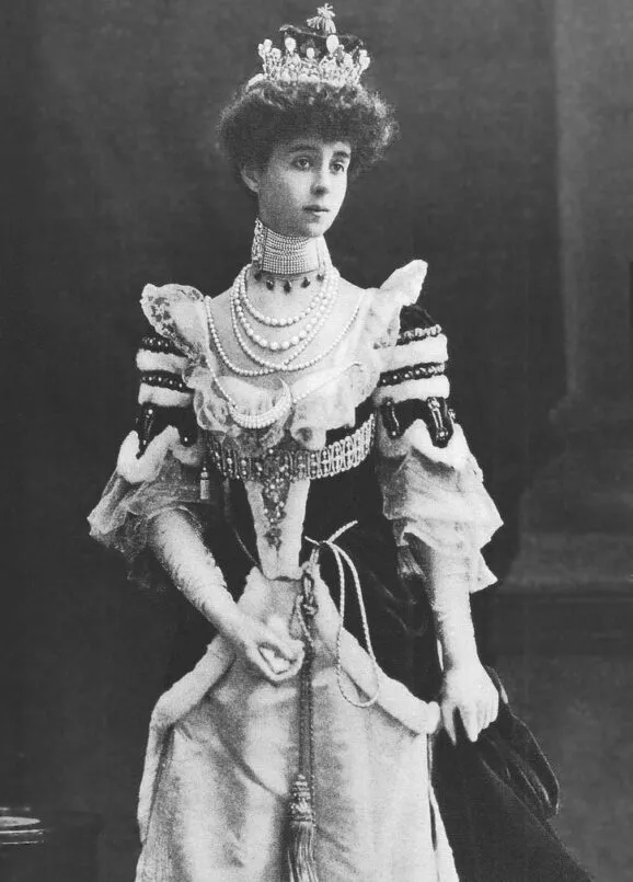 consuelo-vanderbilt-wearing_med