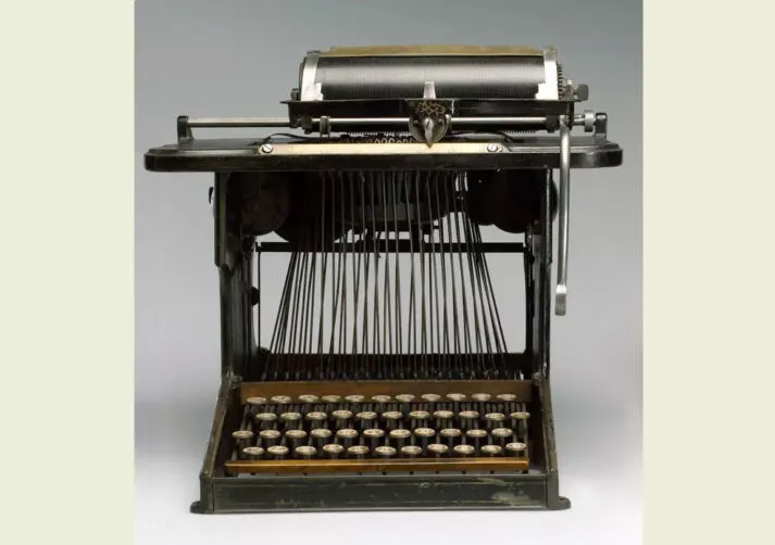 Lecture2_Typewriter_Christopher-Sholes,-1873