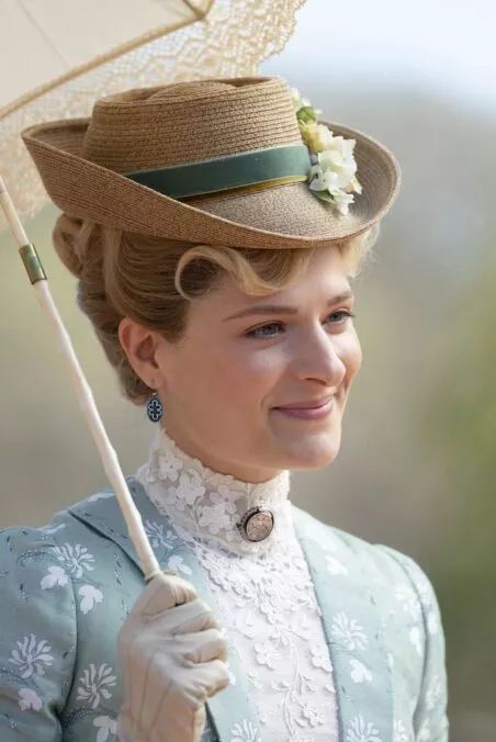 Season1_Ep2_louisa-jacobson_Photograph by Alison Cohen Rosa HBO