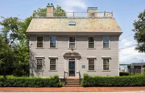 A photograph of Hunter House. This image links to a webpage with information about accessibility at the house.