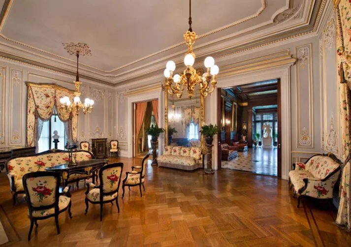 SymposiumFrenchCarouselImage2
