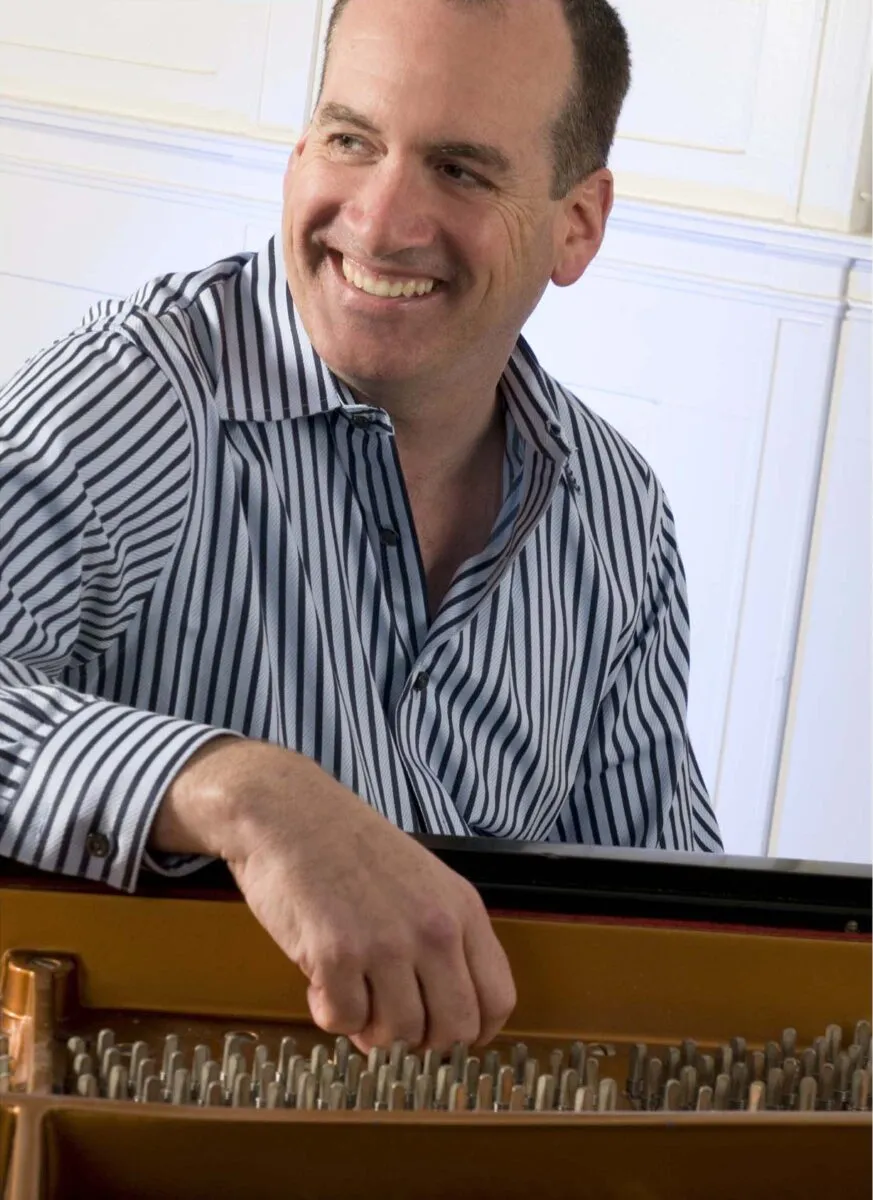 thumbnail_Headshot_MOLL_058.PR