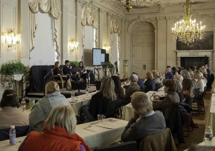 WhatMakesItAmericanCarousel10